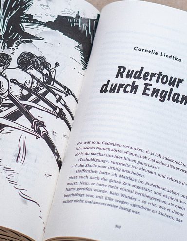 Auszug aus dem Buch Buchseite mit dem Titel "Rudertour durch England" und einer Illustration von Ruderern.